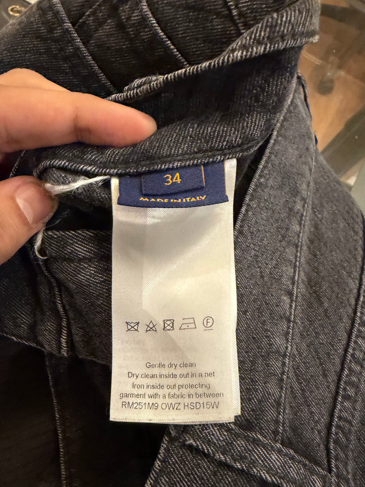 Louis Vuitton Washed
Gradient Monogram Denim
Jeans - Black