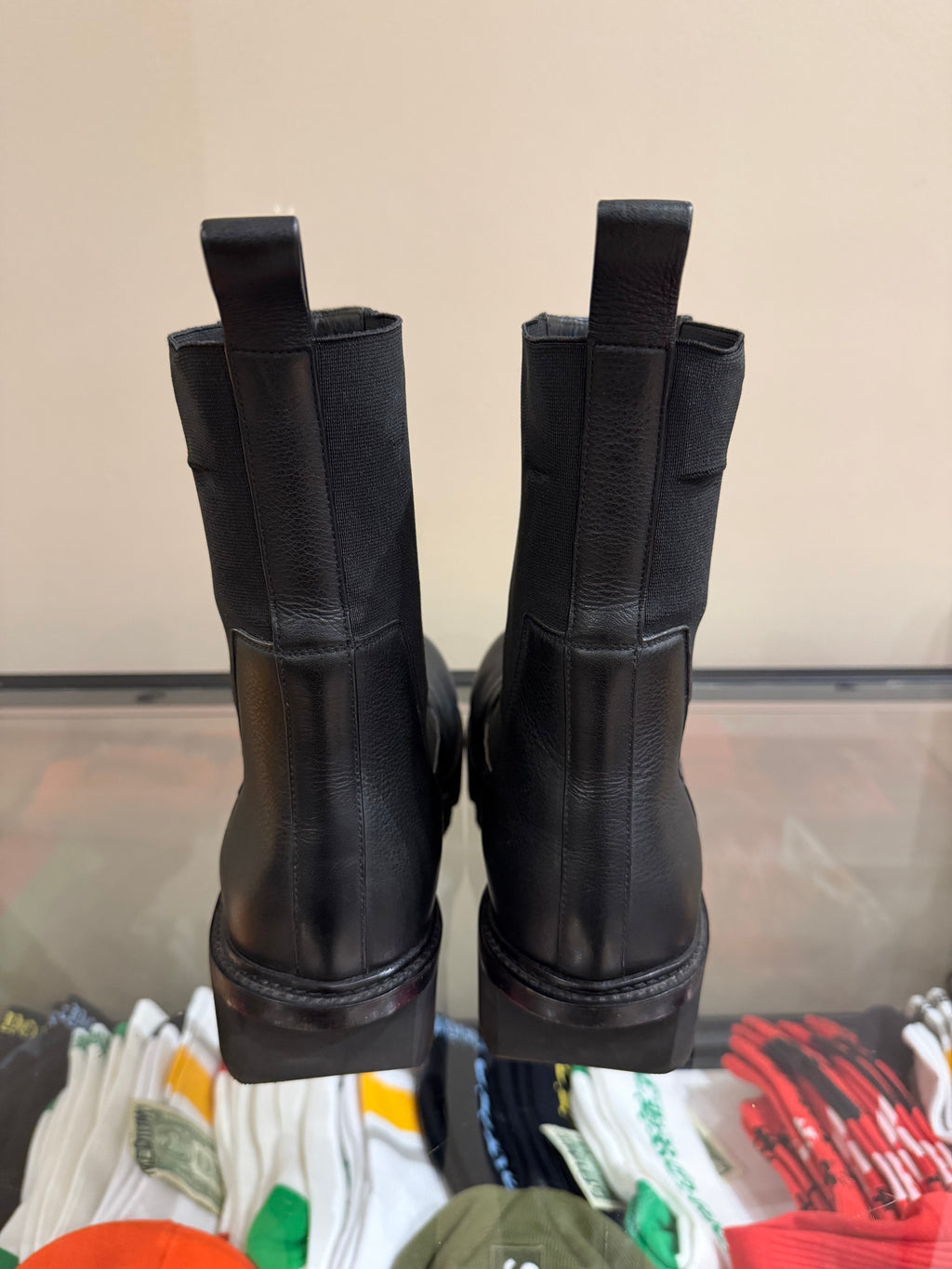 Rick Owens Bozo Megatooth
Chealsea Boots