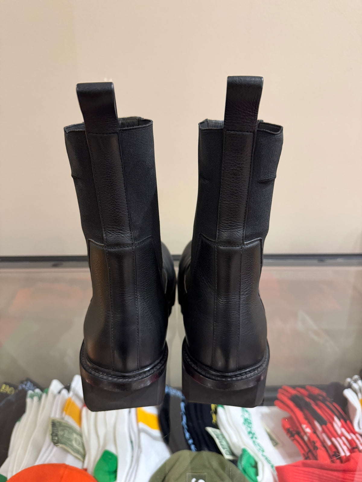 Rick Owens Bozo Megatooth
Chealsea Boots