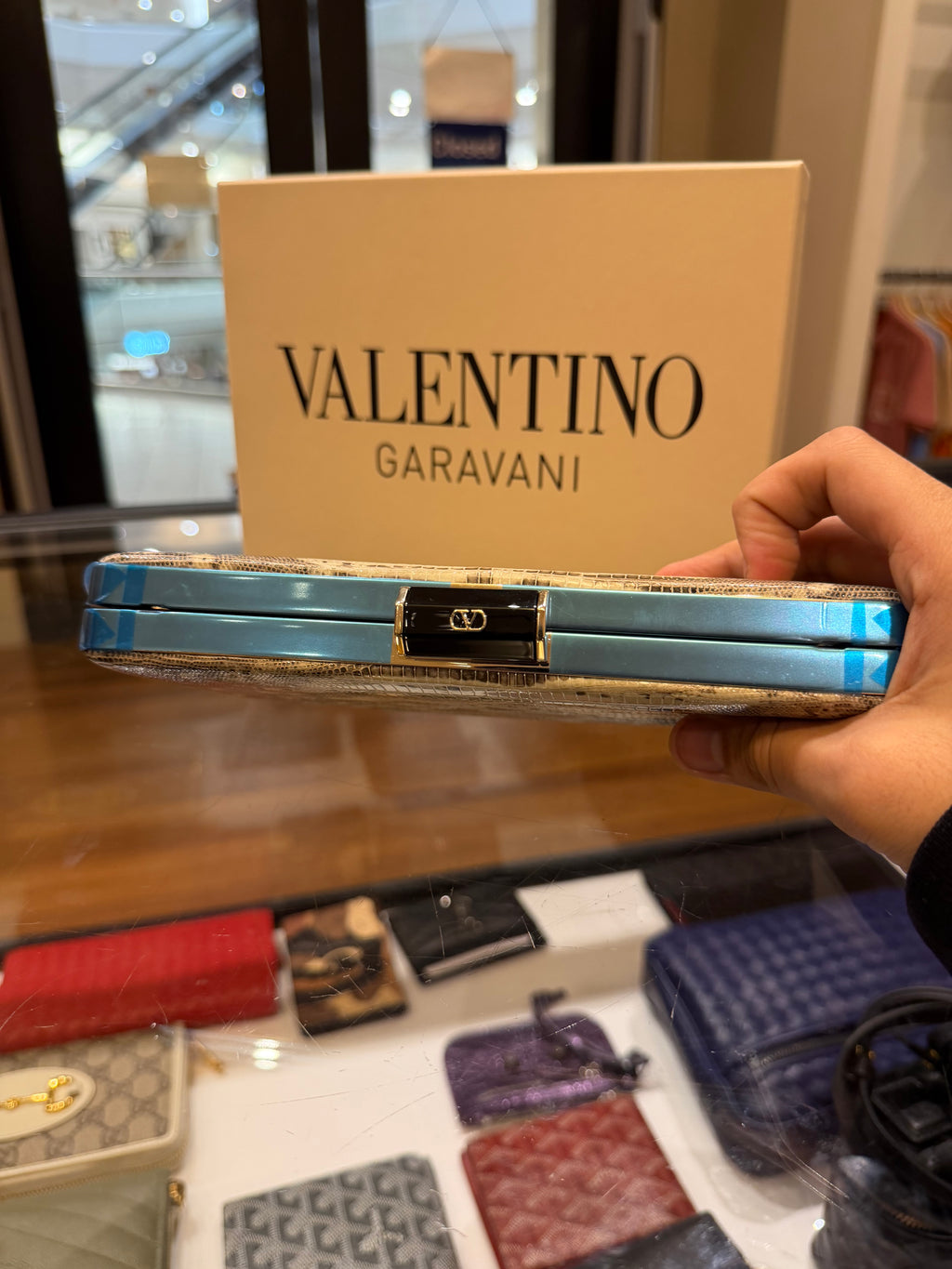 Valentino Garavani Berthe Clutch - Tejus