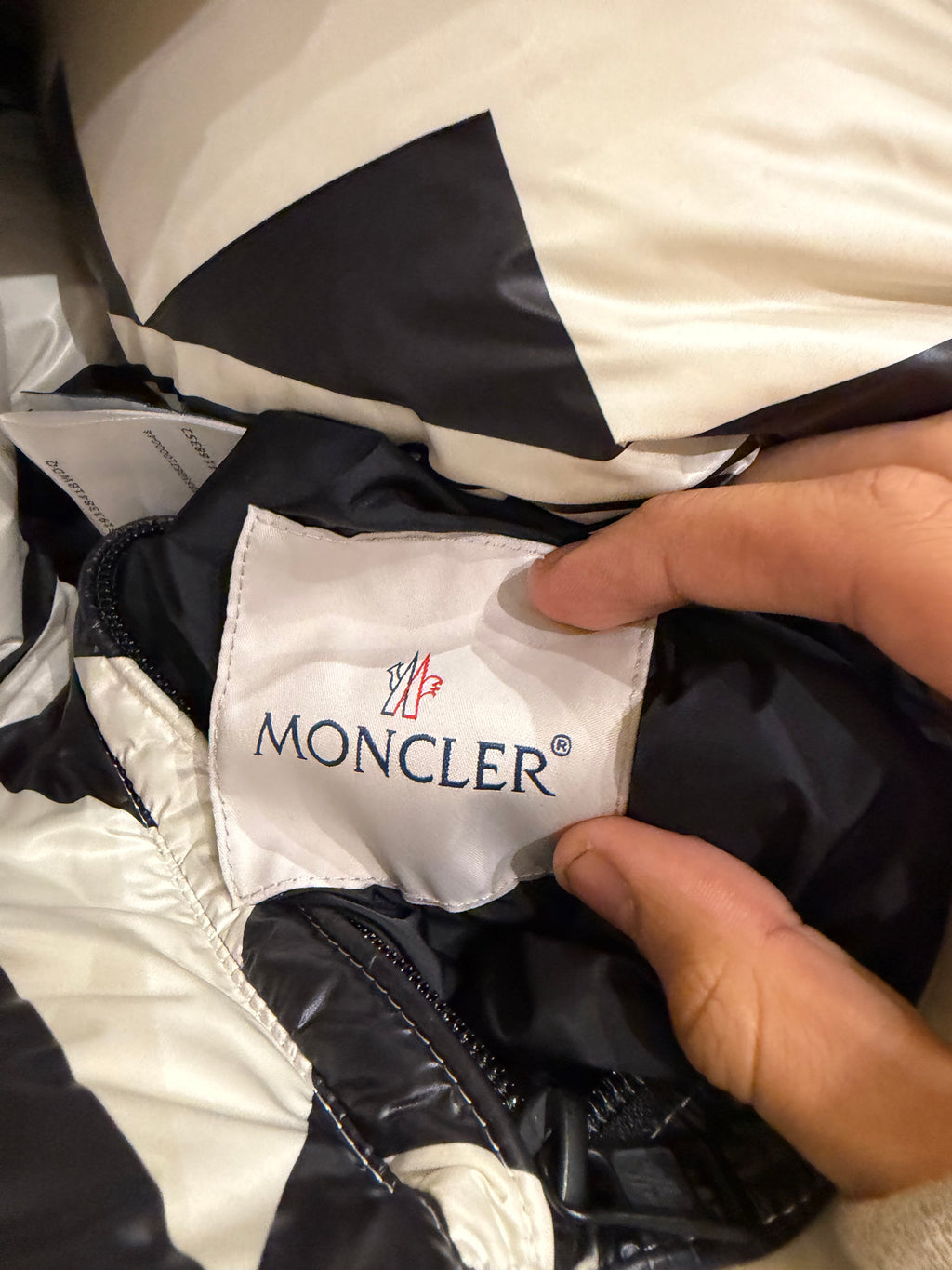 Moncler Hordelyme
Giubbotto Reversible Jacket
