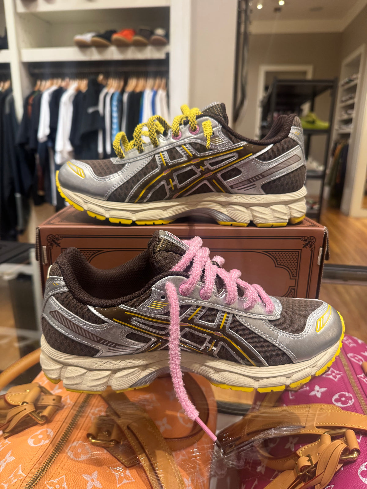 VANDYTHEPINK X ASICS
Gel-Kayano 12.1 'Chocolate'