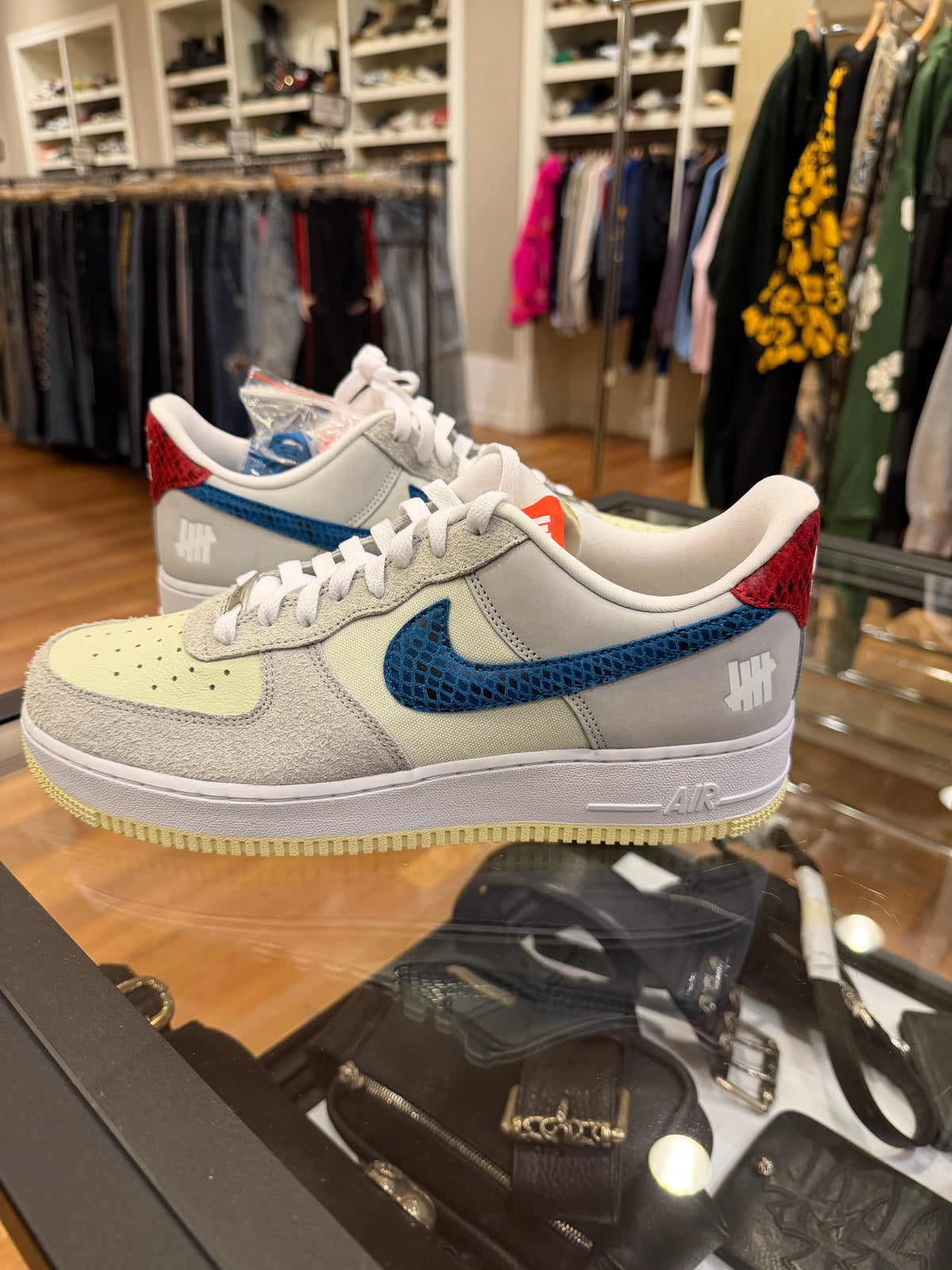Nike Air Force 1 Low SP
'Undefeated 5 On It Dunk vs.
AF1'