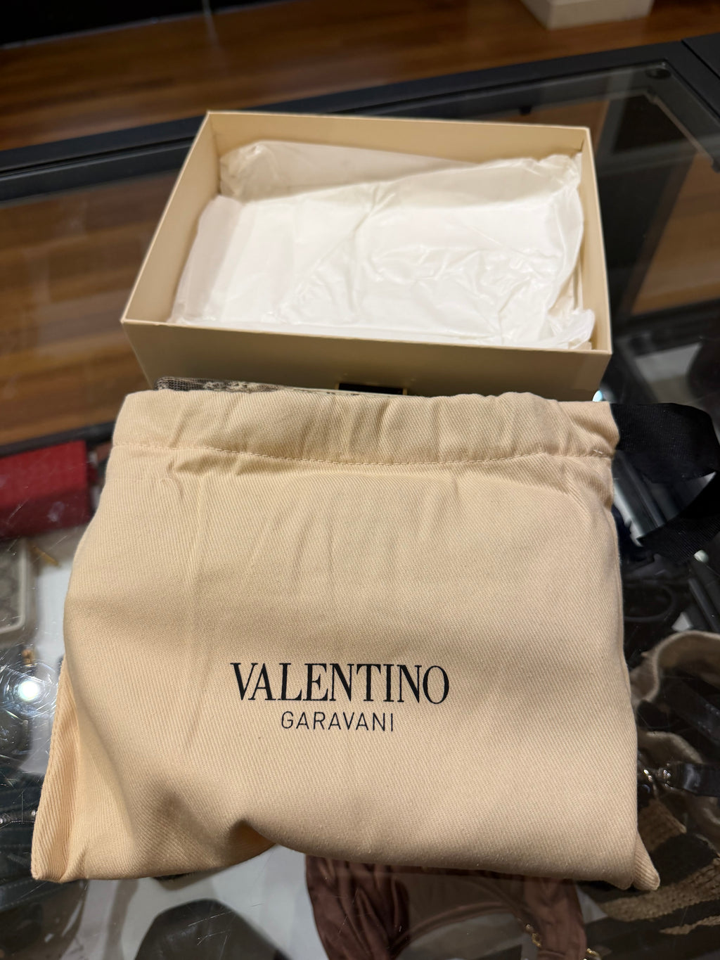 Valentino Garavani Berthe Clutch - Tejus