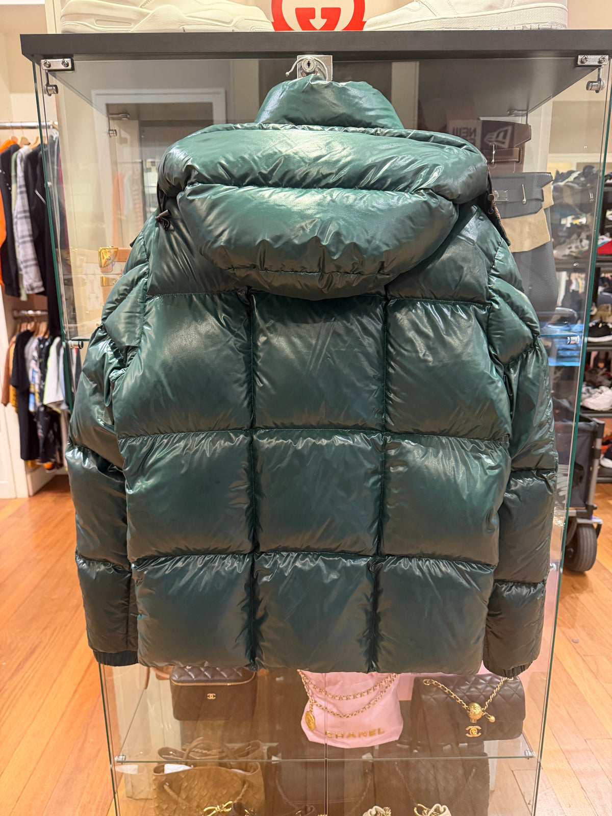 Moncler Parana Down Puffer
Jacket - Green/Brown