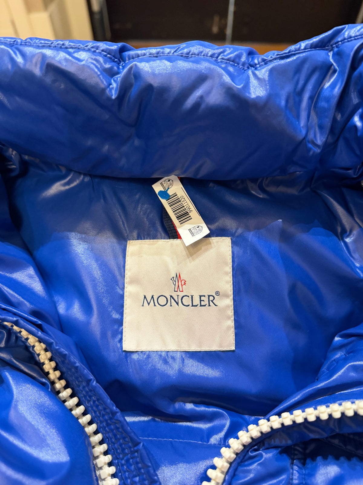 Moncler Vignemale Down
Puffer Jacket - Blue