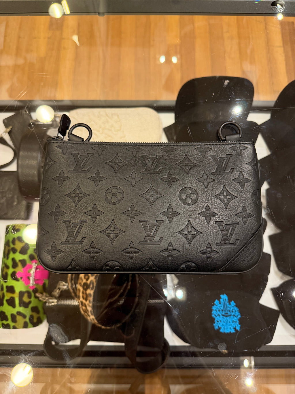 Louis Vuitton Trio Messenger Clutch - Black