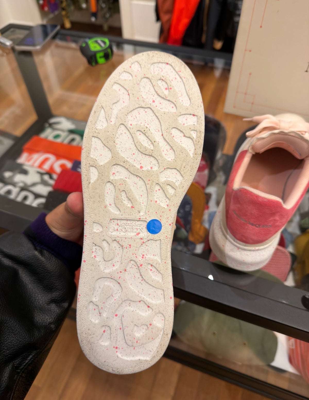 Alexander McQueen
Oversized Sneaker -
Pink/Beige