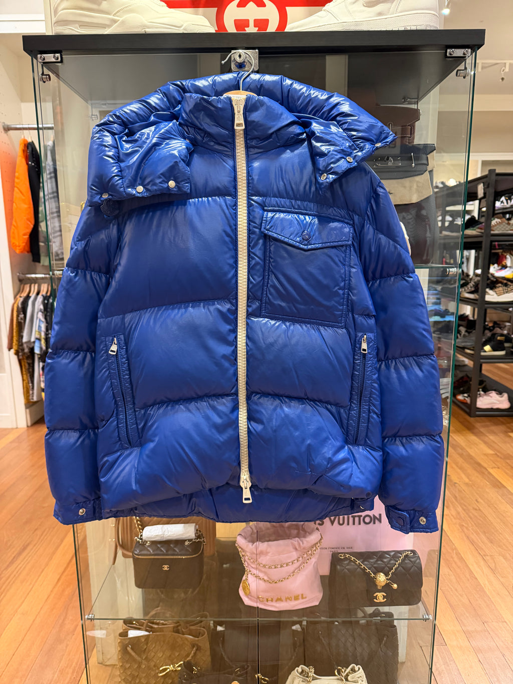 Moncler Vignemale Down
Puffer Jacket - Blue