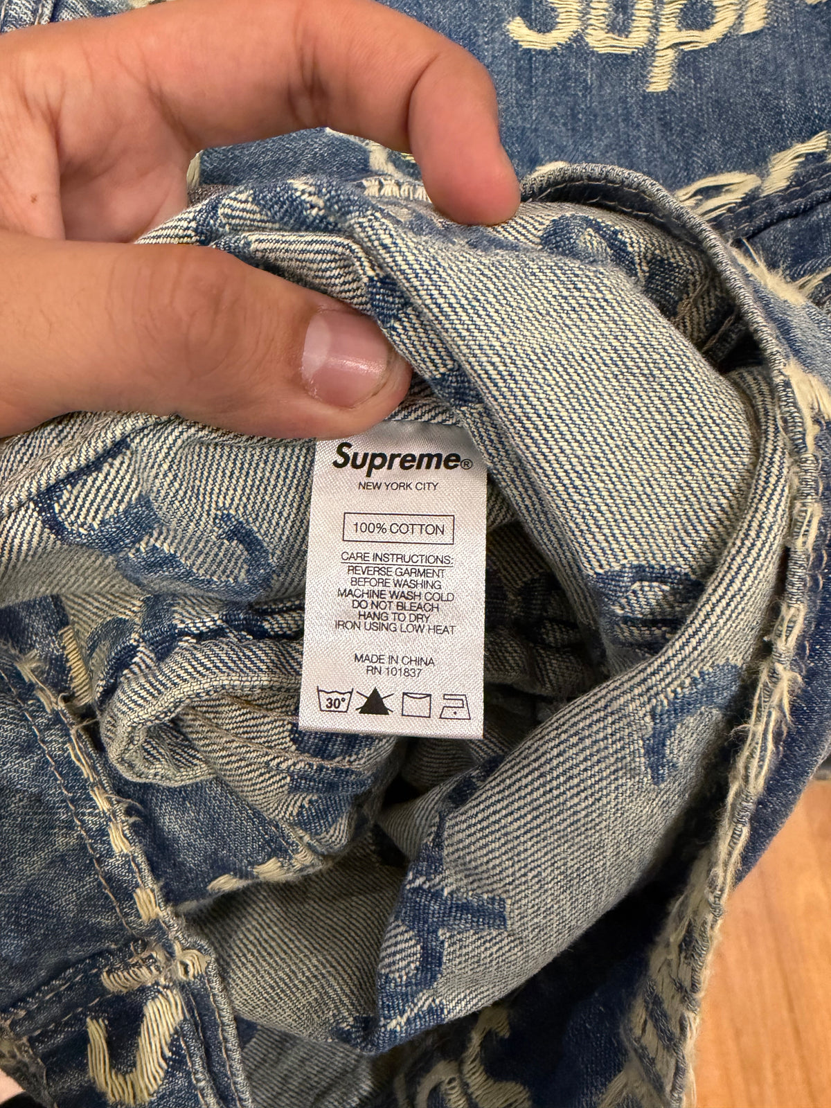 Supreme Frayed Logos Denim
Trucker Jacket