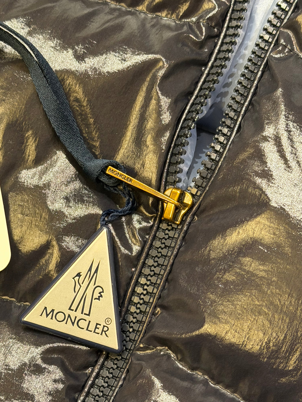 Moncler Niveole Guibbotto Short Down Puffer Jacket - Navy