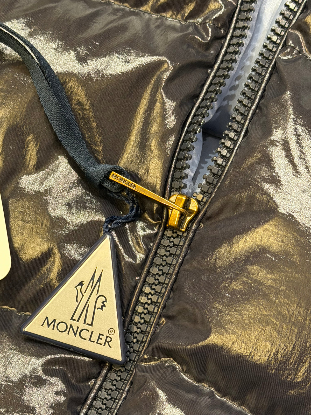 Moncler Niveole Guibbotto Short Down Puffer Jacket - Navy