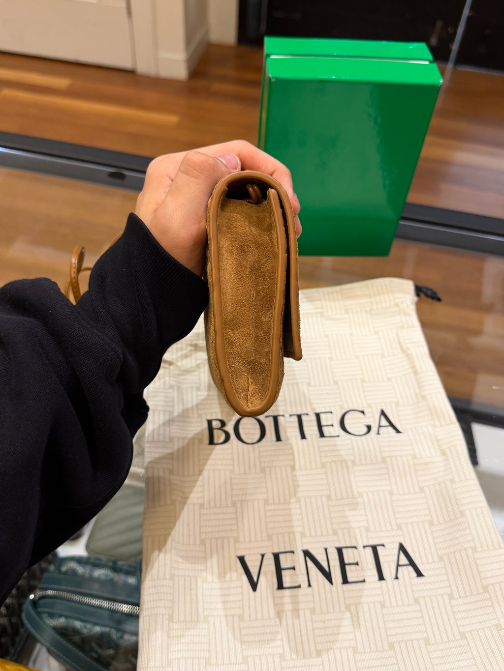 Bottega Veneta Andiamo Intrecciato Suede Clutch - Brown
