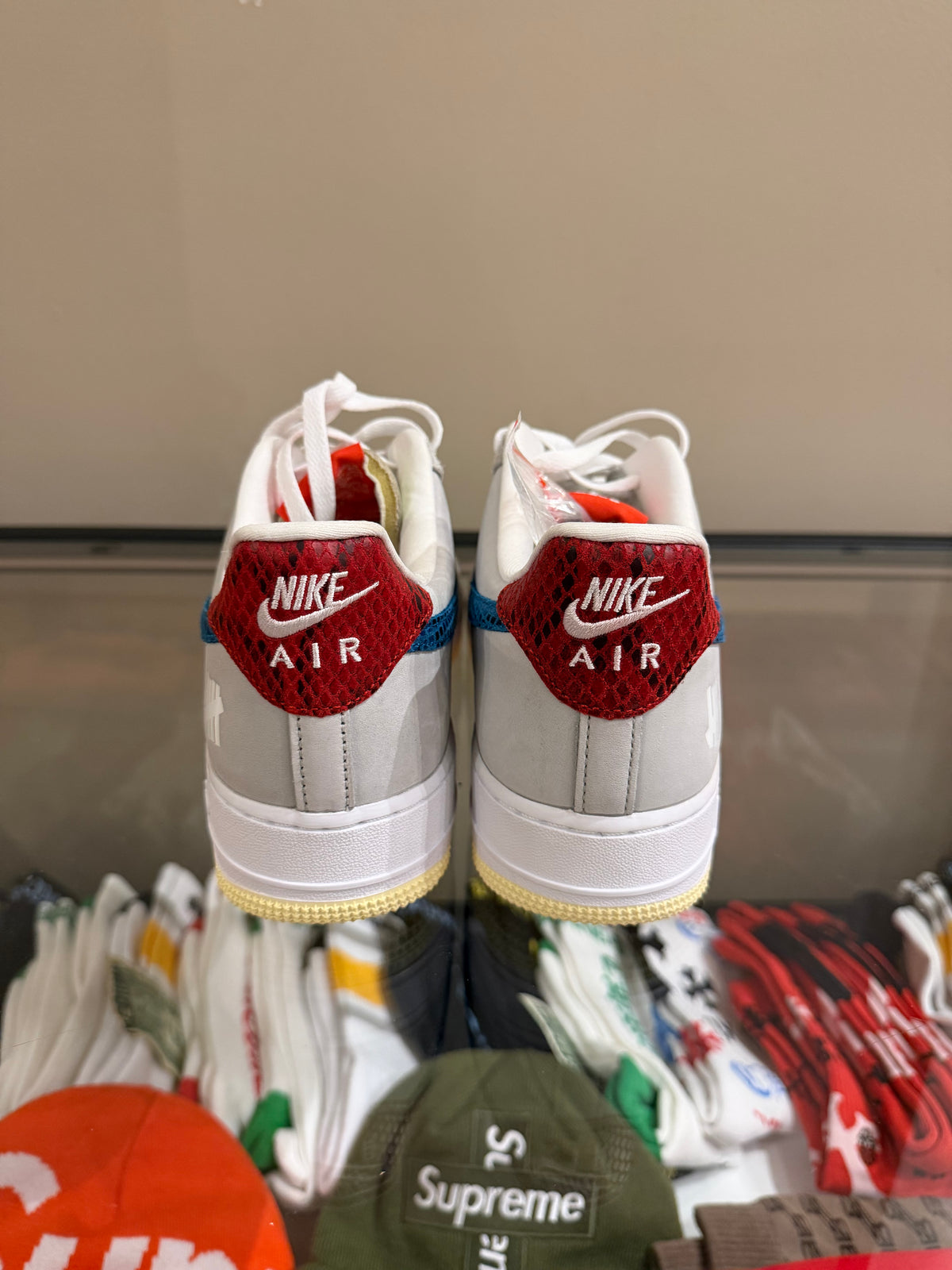 Nike Air Force 1 Low SP
'Undefeated 5 On It Dunk vs.
AF1'