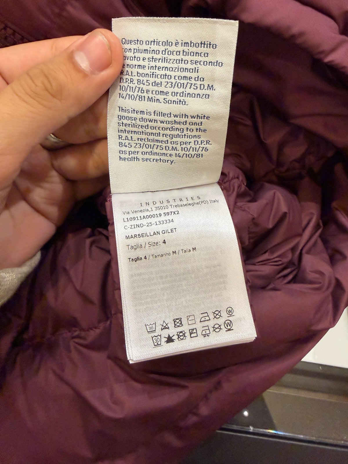 Moncler Mariseillan Gilet
Down Vest - Burgundy