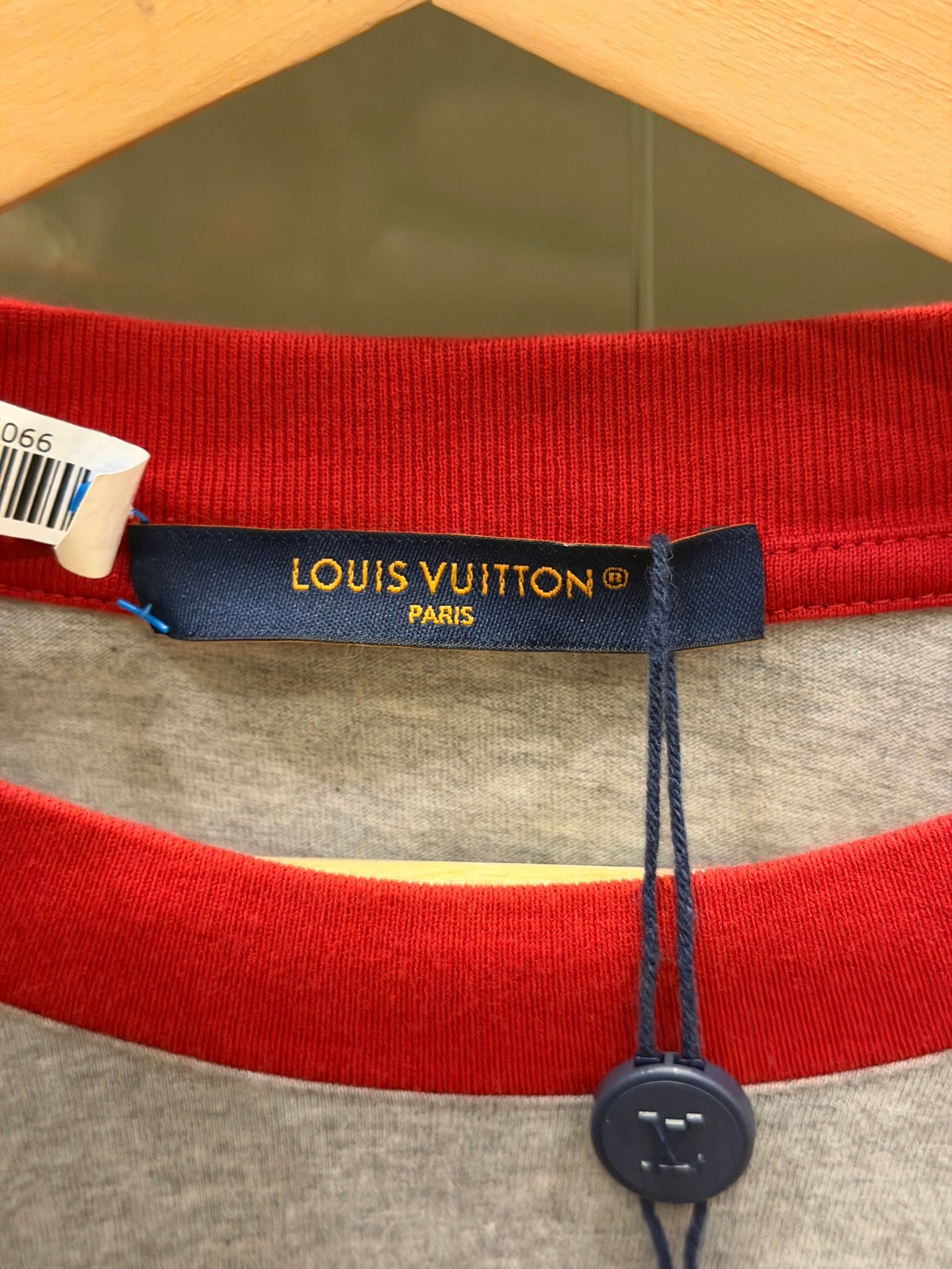 Louis Vuitton Signature LS - Grey/Red/White