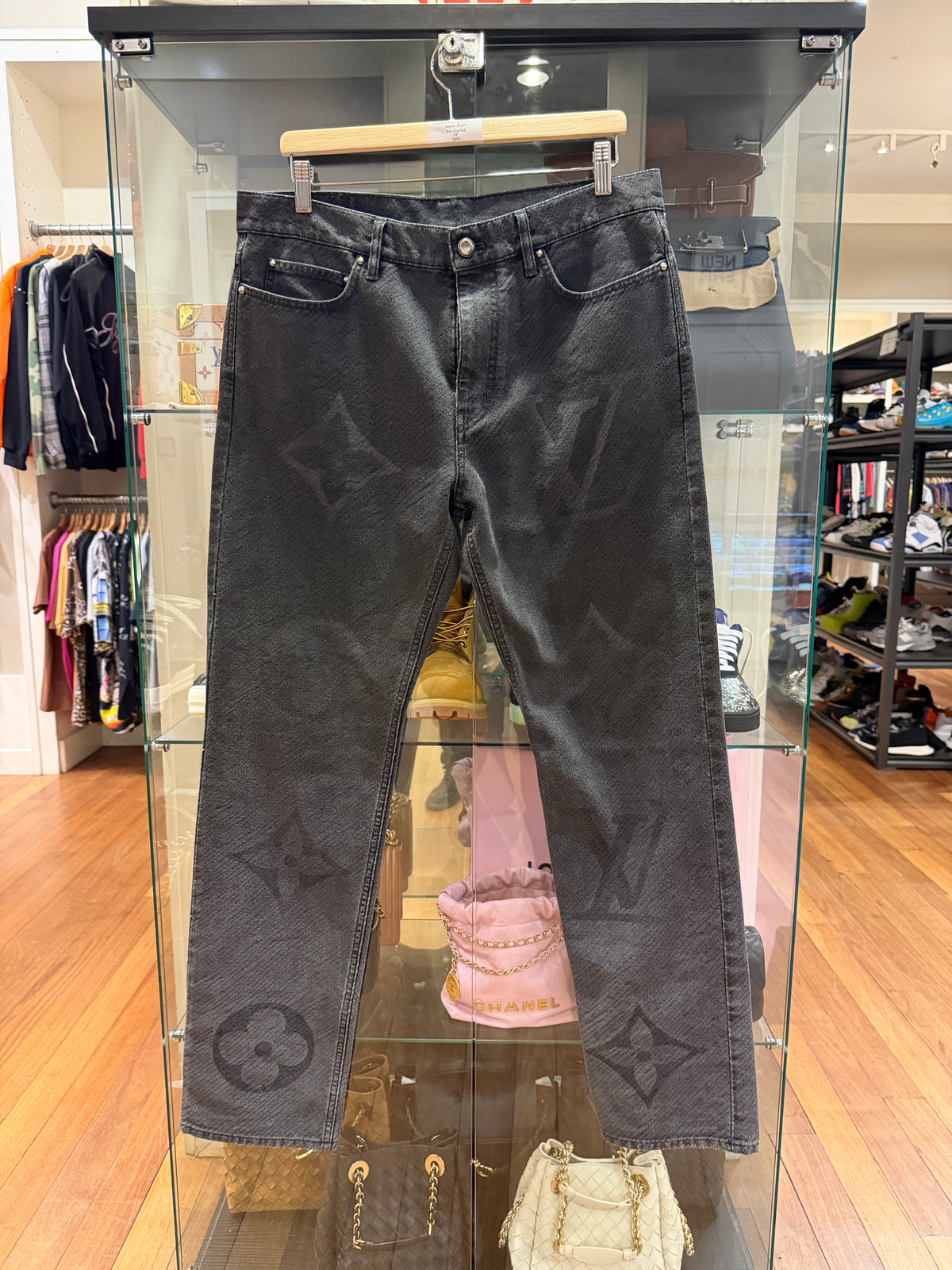 Louis Vuitton Washed
Gradient Monogram Denim
Jeans - Black