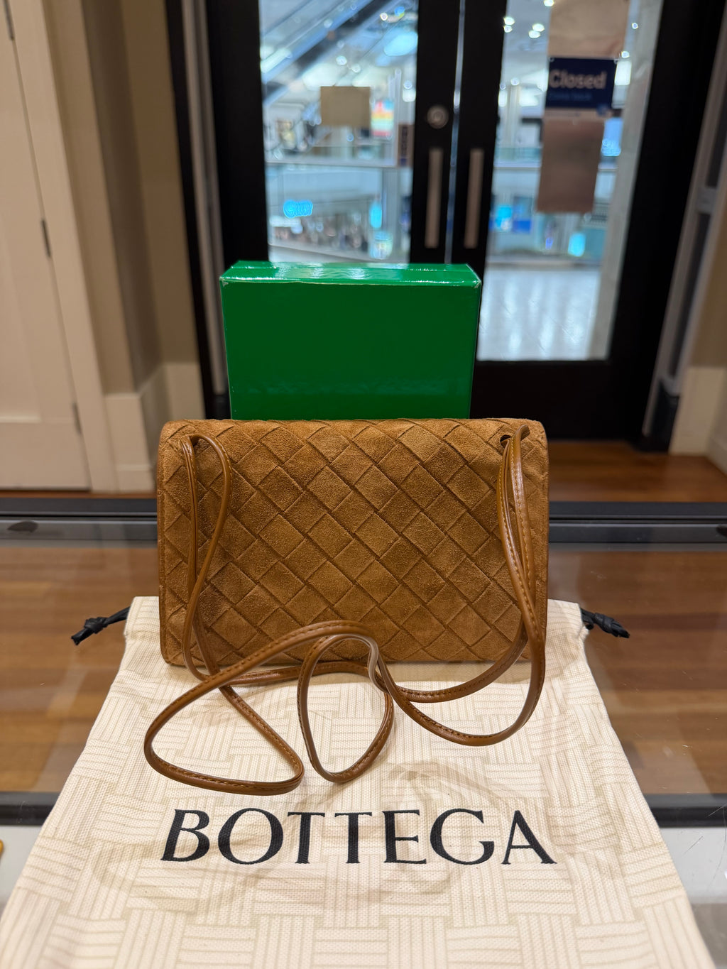 Bottega Veneta Andiamo Intrecciato Suede Clutch - Brown