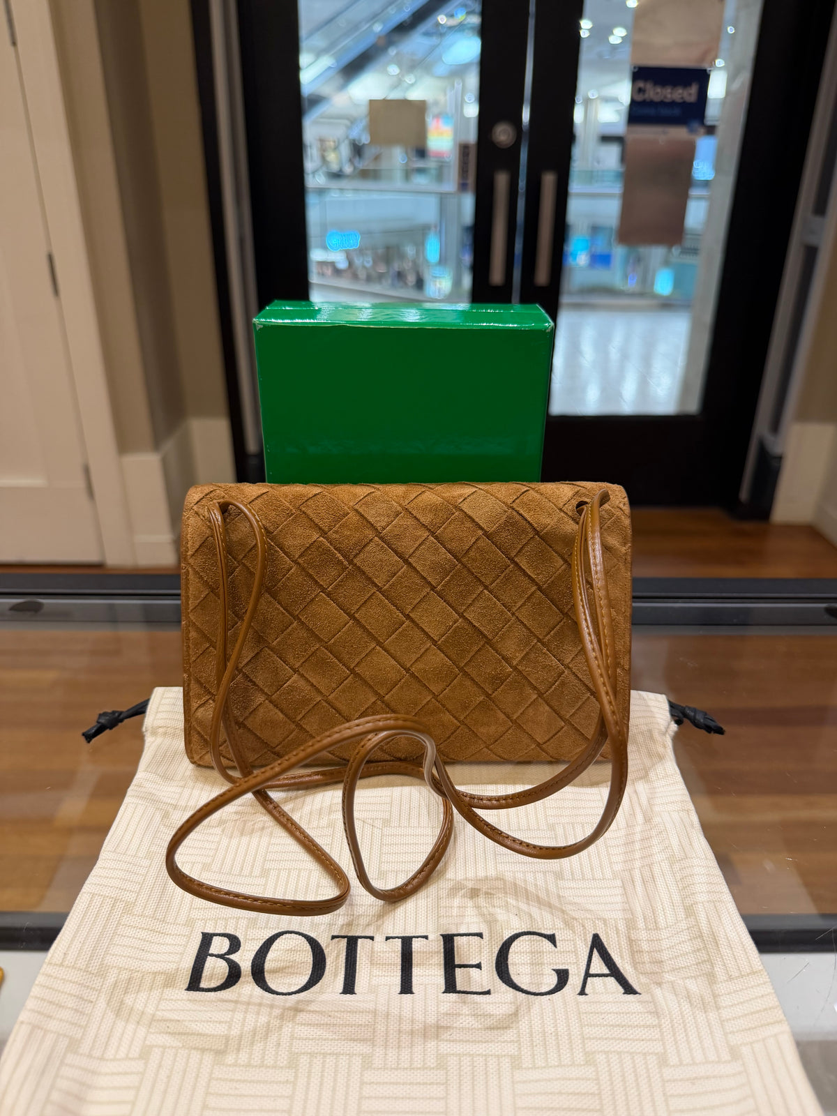 Bottega Veneta Andiamo Intrecciato Suede Clutch - Brown