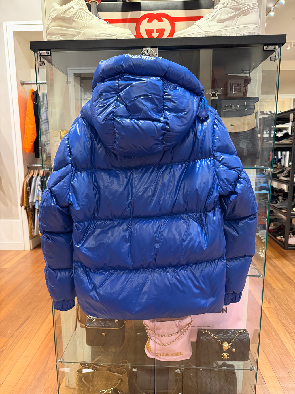 Moncler Vignemale Down
Puffer Jacket - Blue