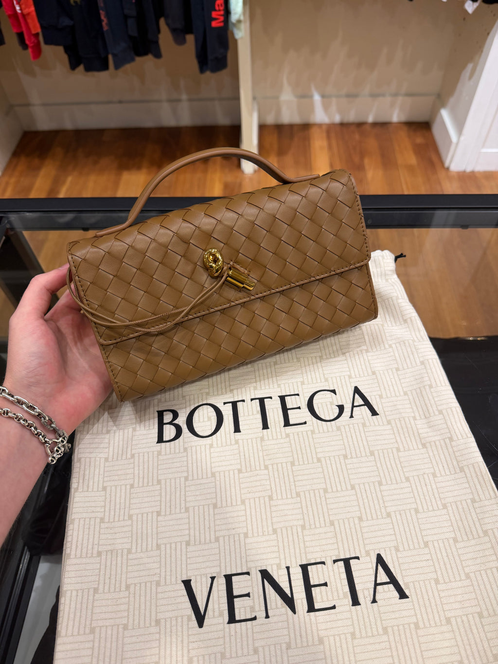 Bottega Veneta Andiamo Clutch 25 - Dark Caramel 20