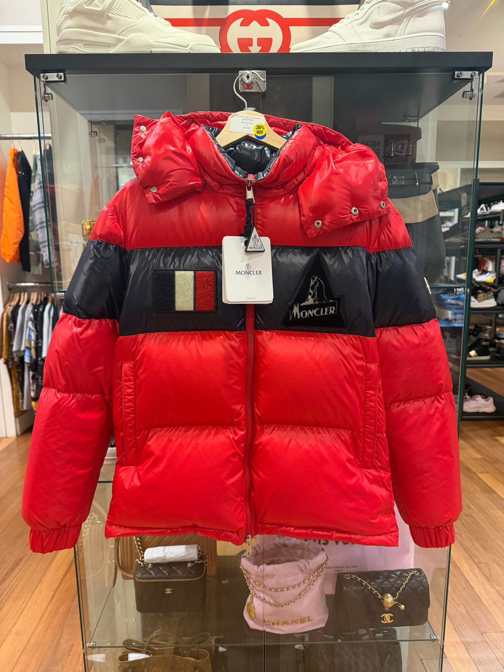 Moncler Gary Gibbutto
Jacket Red