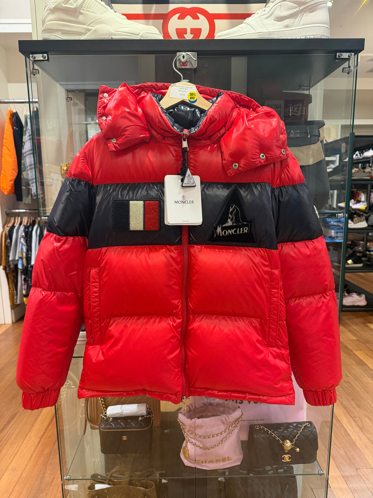 Moncler Gary Gibbutto
Jacket Red