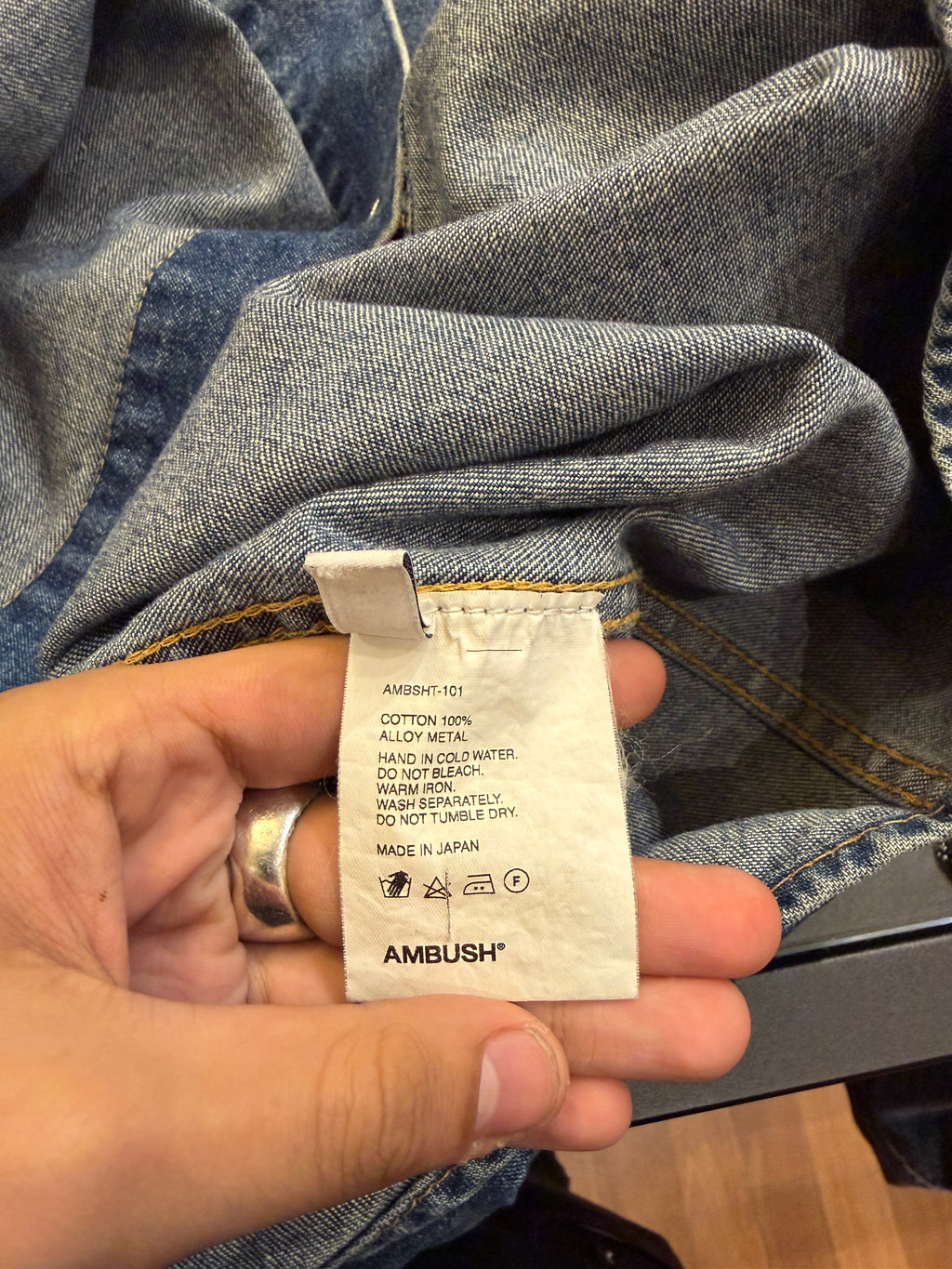 AMBUSH Back Zipper Denim
Shirt Jacket