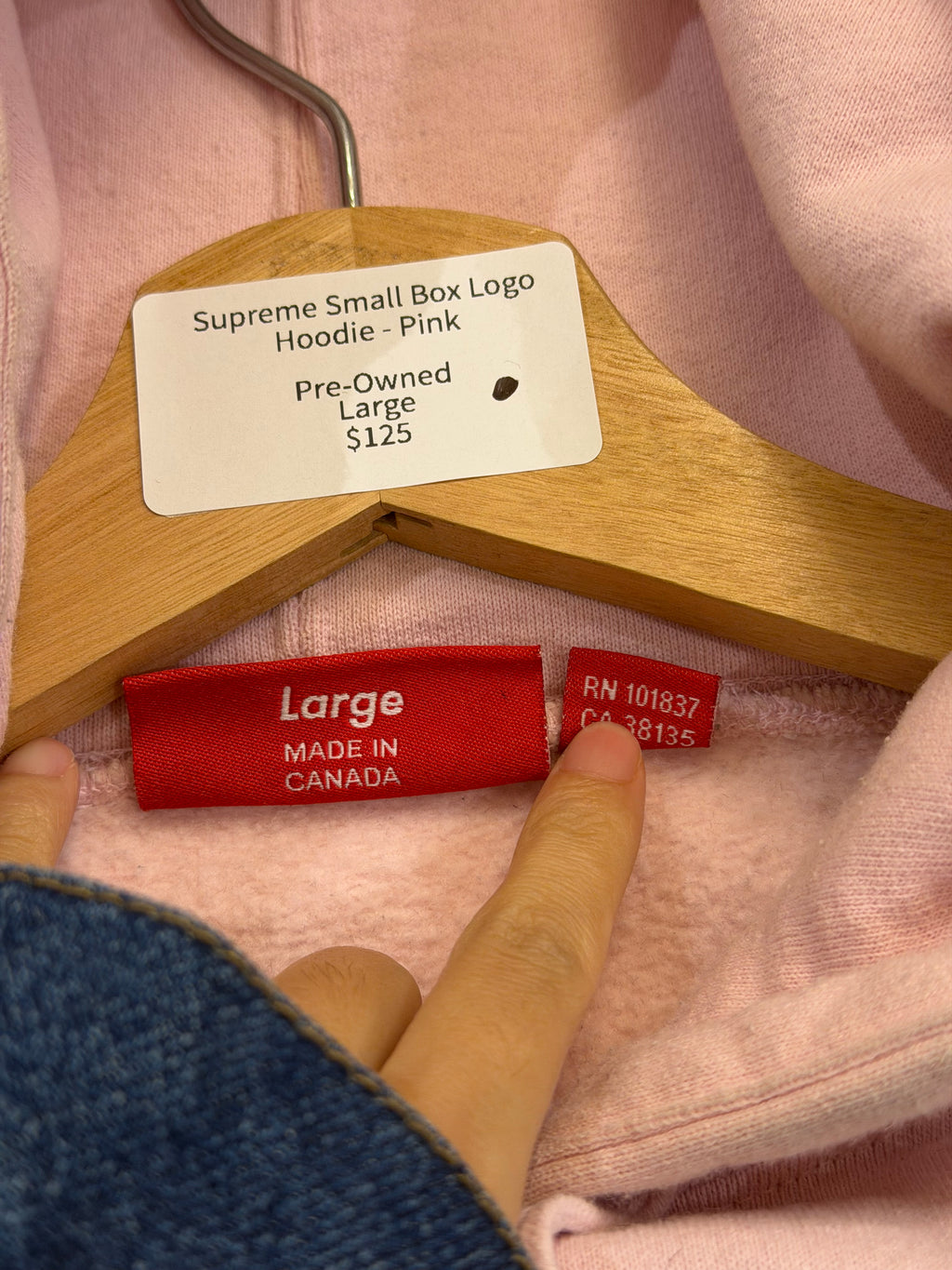 Supreme Small Box Logo
Hoodie