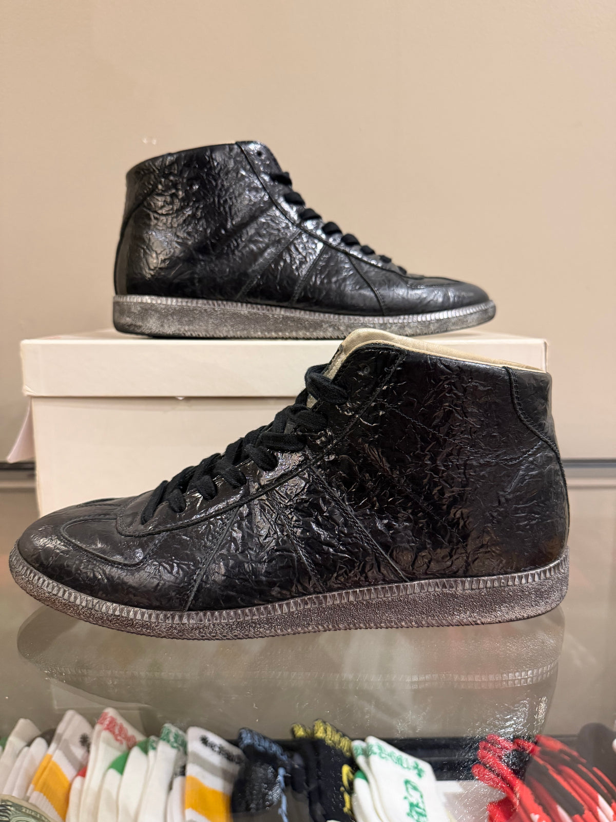 Maison Margiela Replica High
GAT - Cracked Black Leather