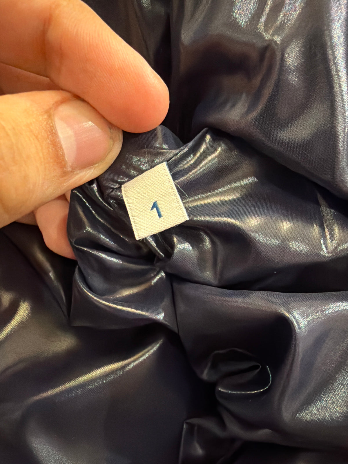 Moncler Gary Gibbutto
Jacket Red