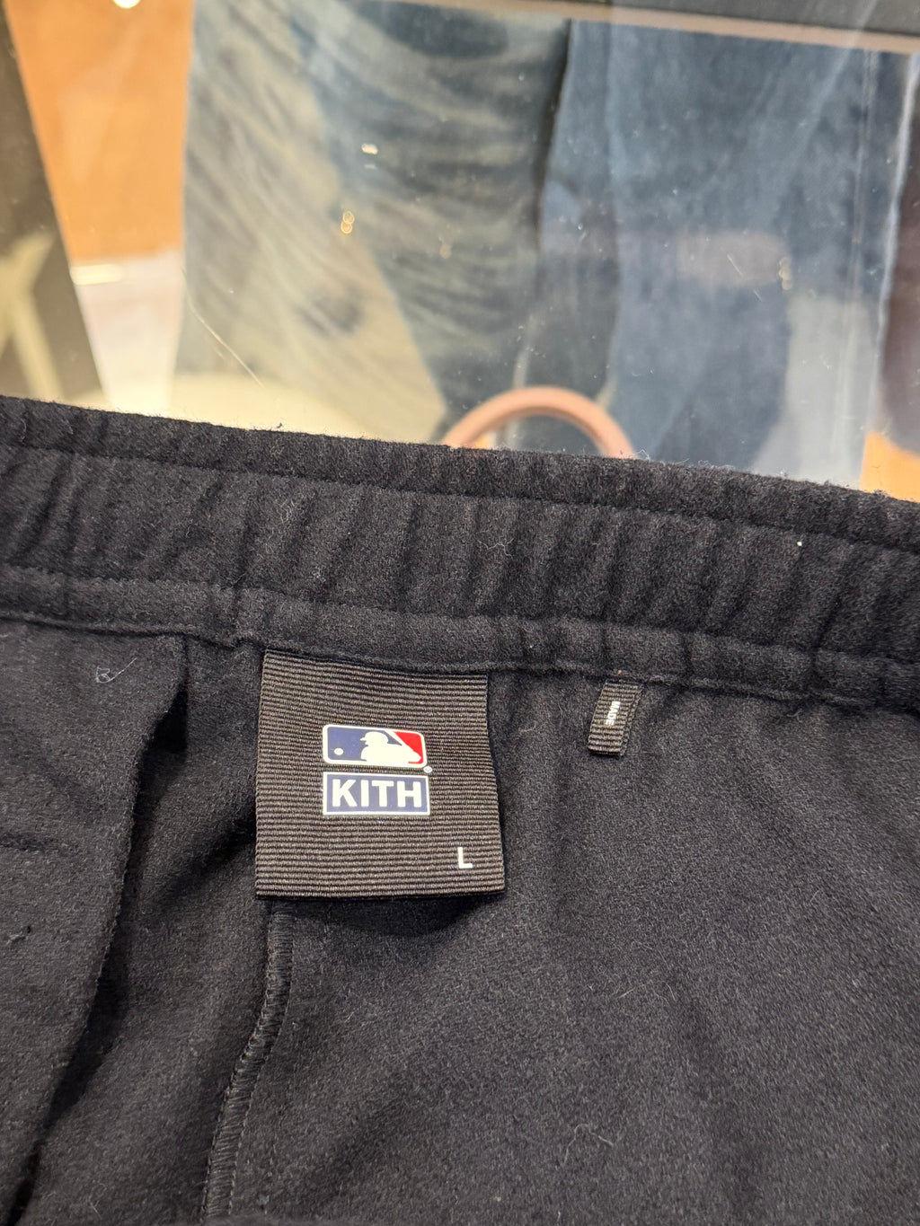 Kith x New York Yankees
Sweatpants - Black/Snakeskin