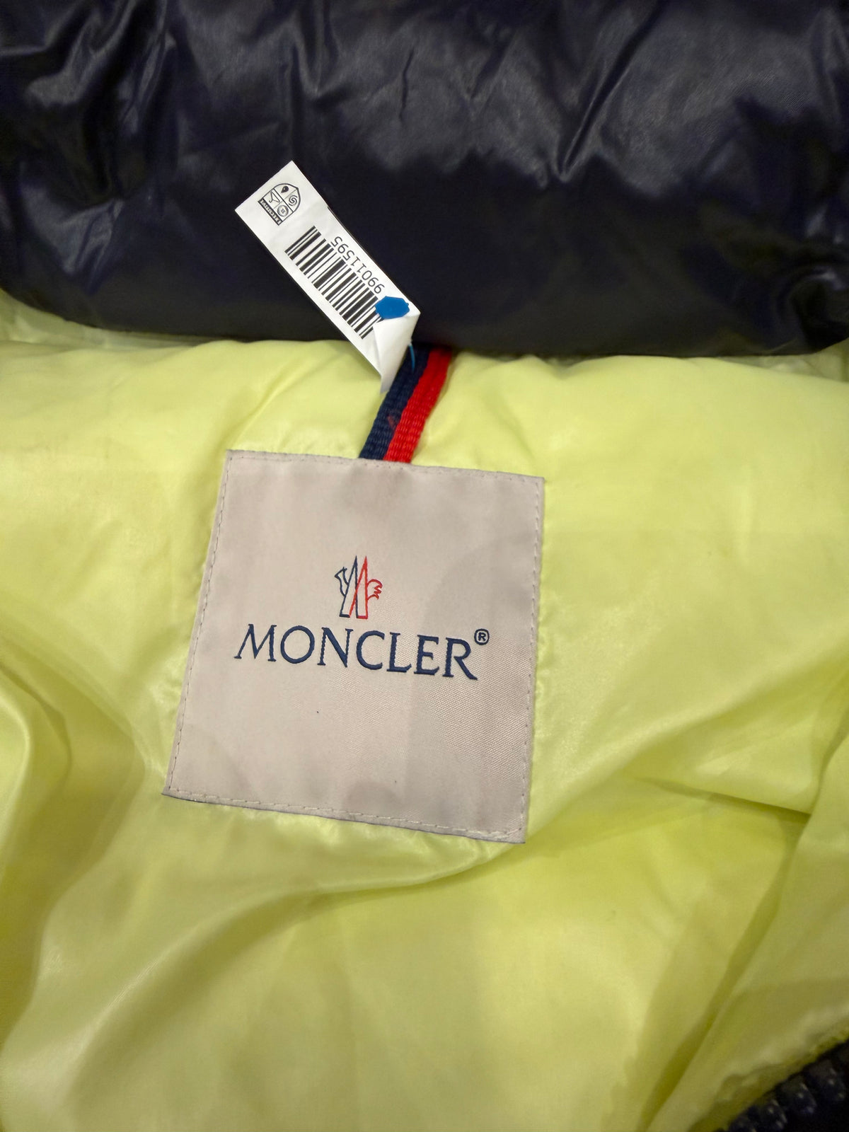 Moncler Maury Down Jacket-
Navy