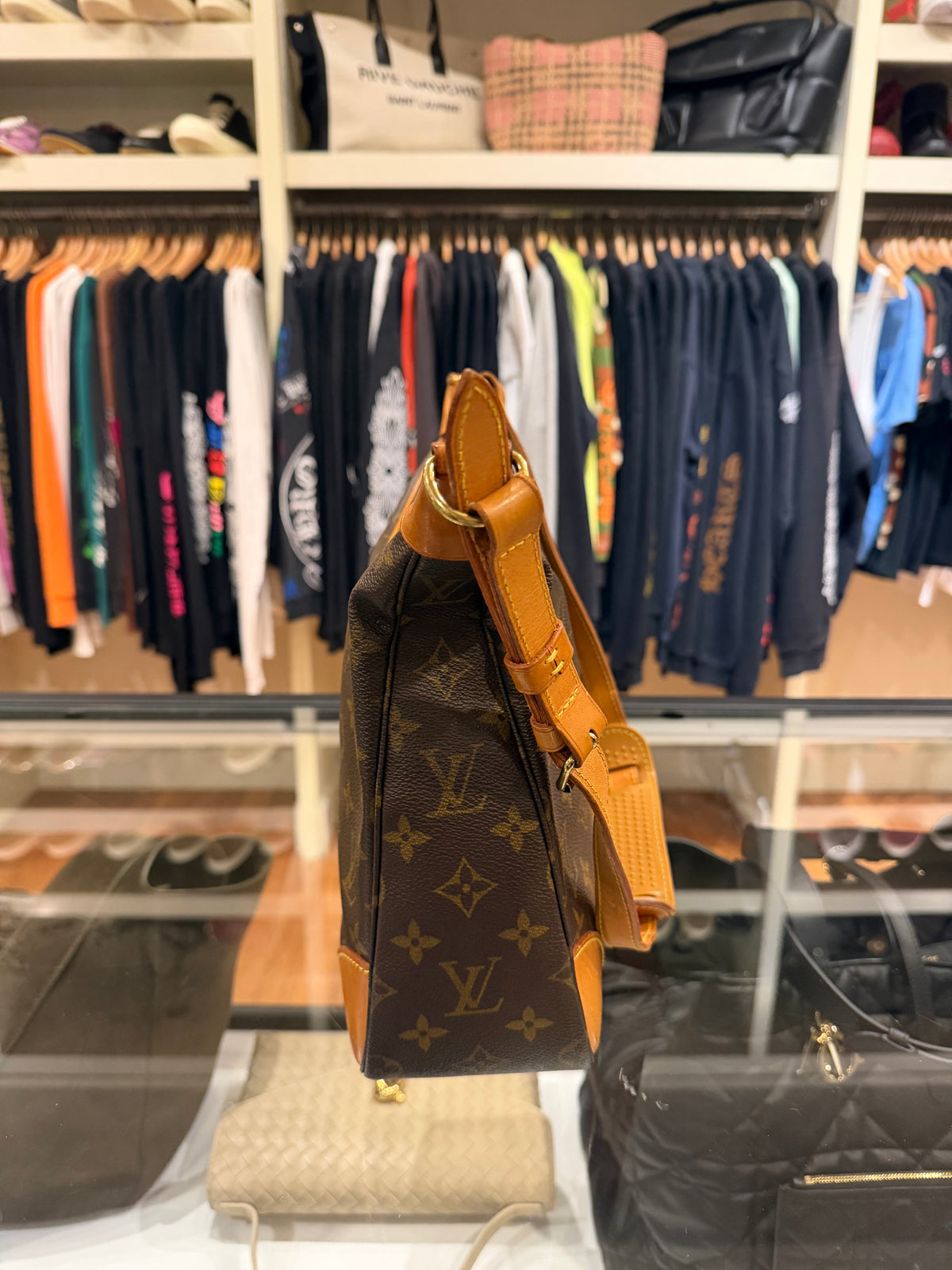 Louis Vuitton Boulogne 30 Shoulder Bag