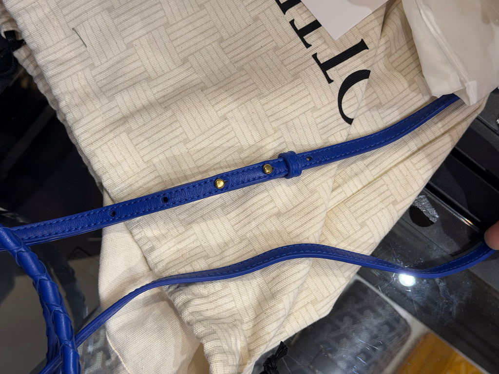 Bottega Veneta Intrecciato Woven Leather Shoulder Bag - Royal Blue