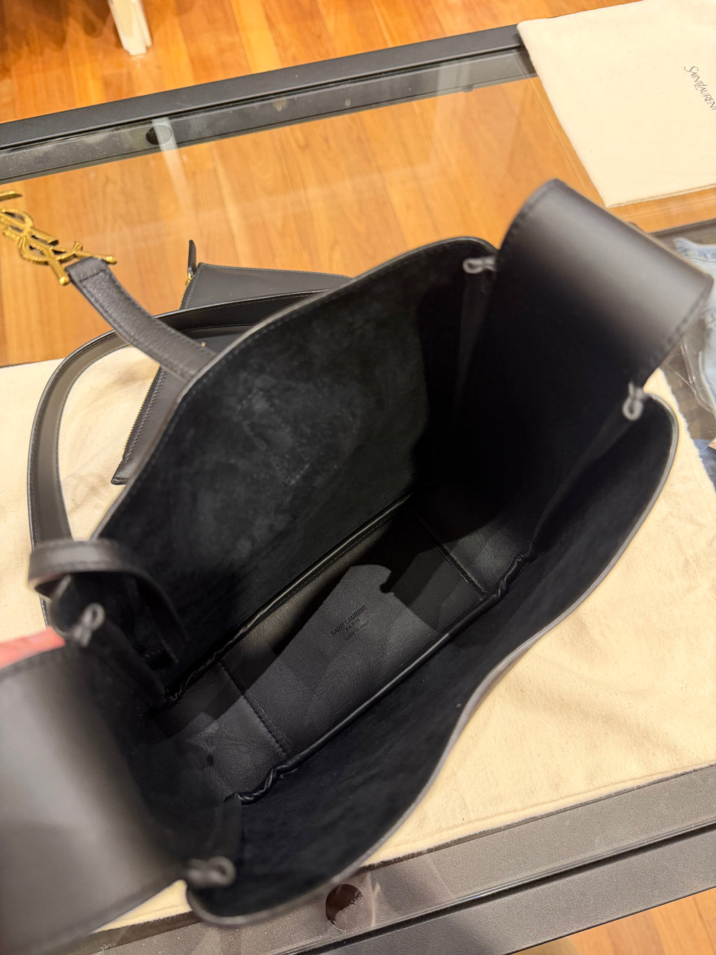Saint Laurent LE 5 À 7 Leather Hobo Bag - Black