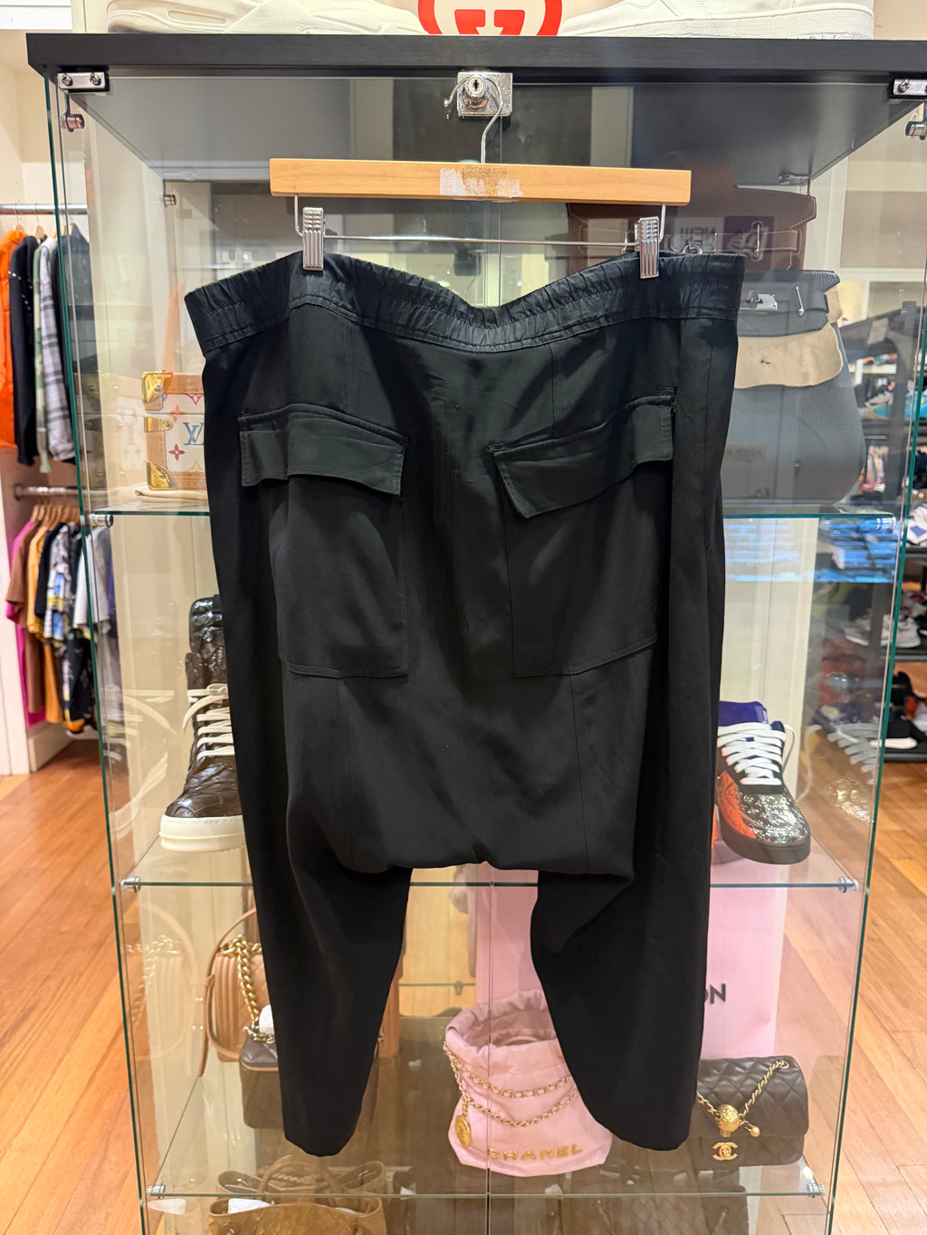 Rick Owens Drop Crotch Capri
Shorts - Black