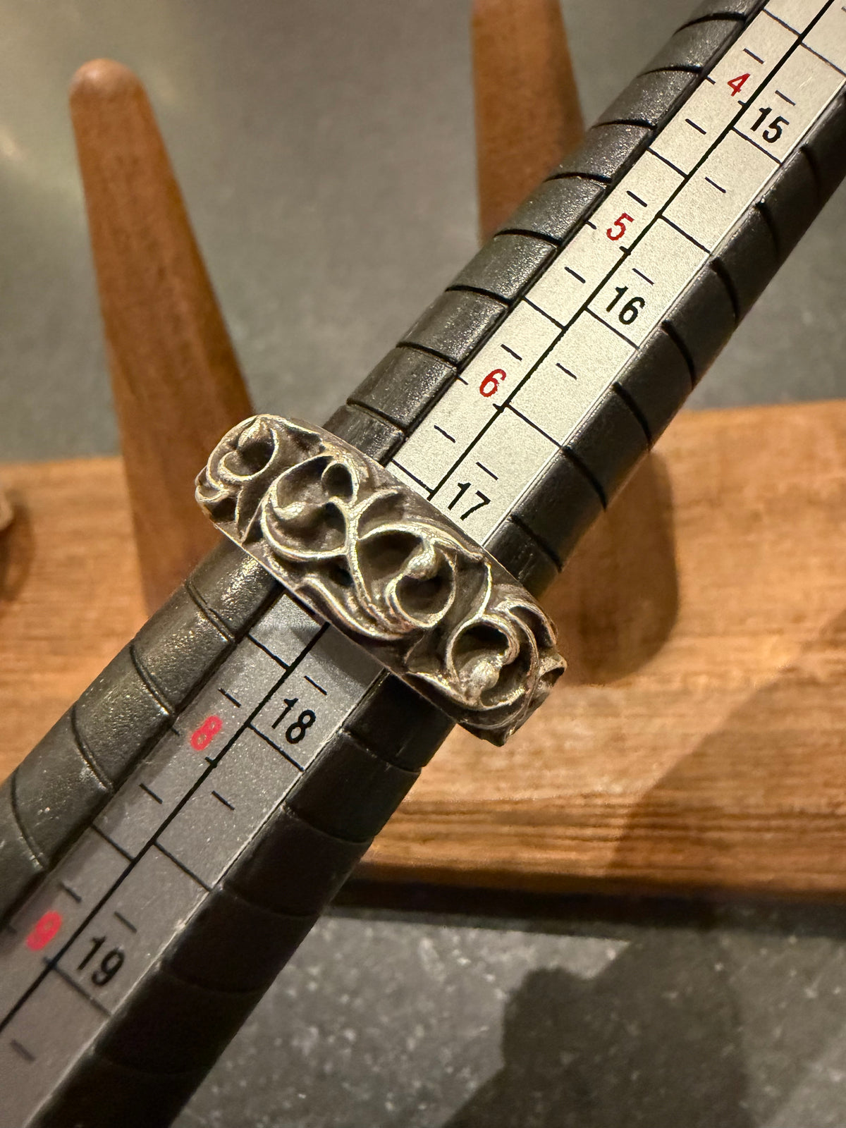 Chrome Hearts Eternity Vine Ring Silver - size 7