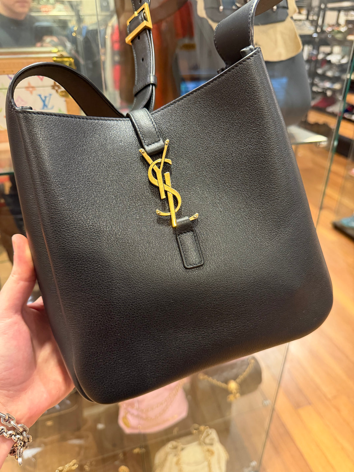 Saint Laurent LE 5 À 7 Leather Hobo Bag - Black