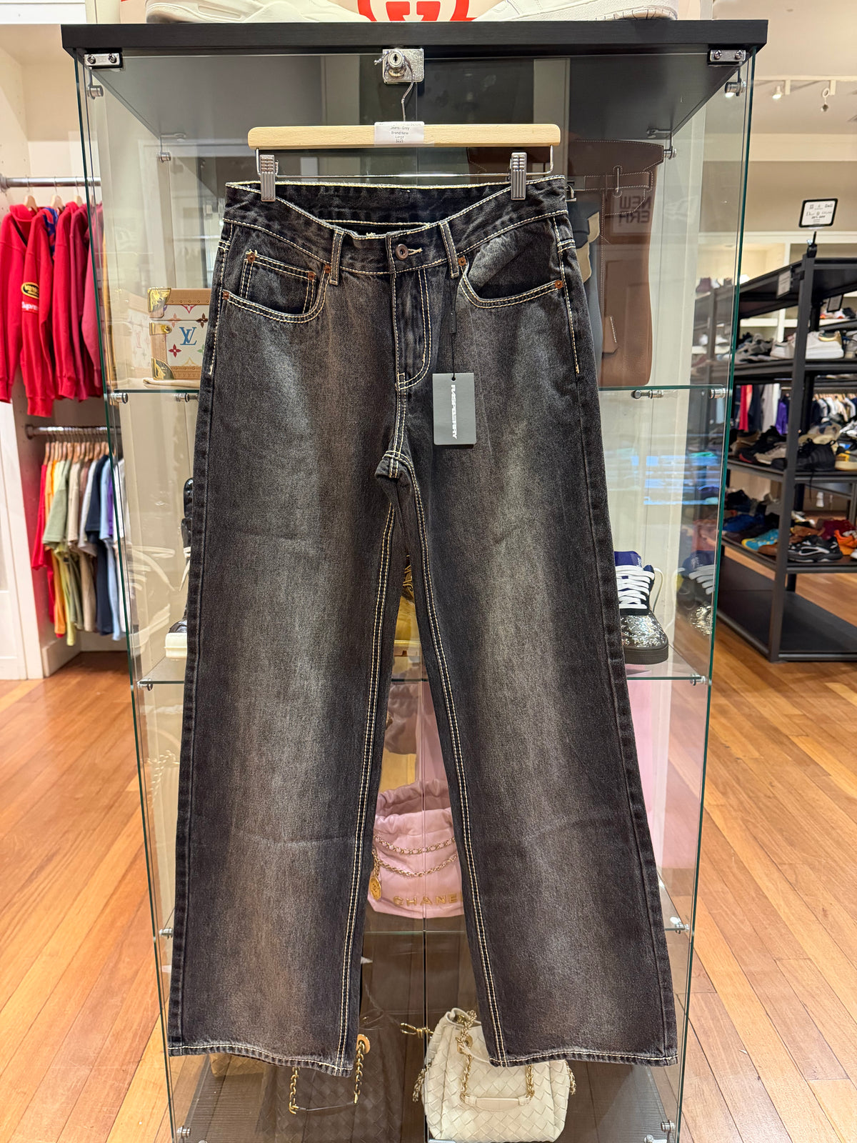 Raspberry Hills Rizo Denim
Jeans - Grey