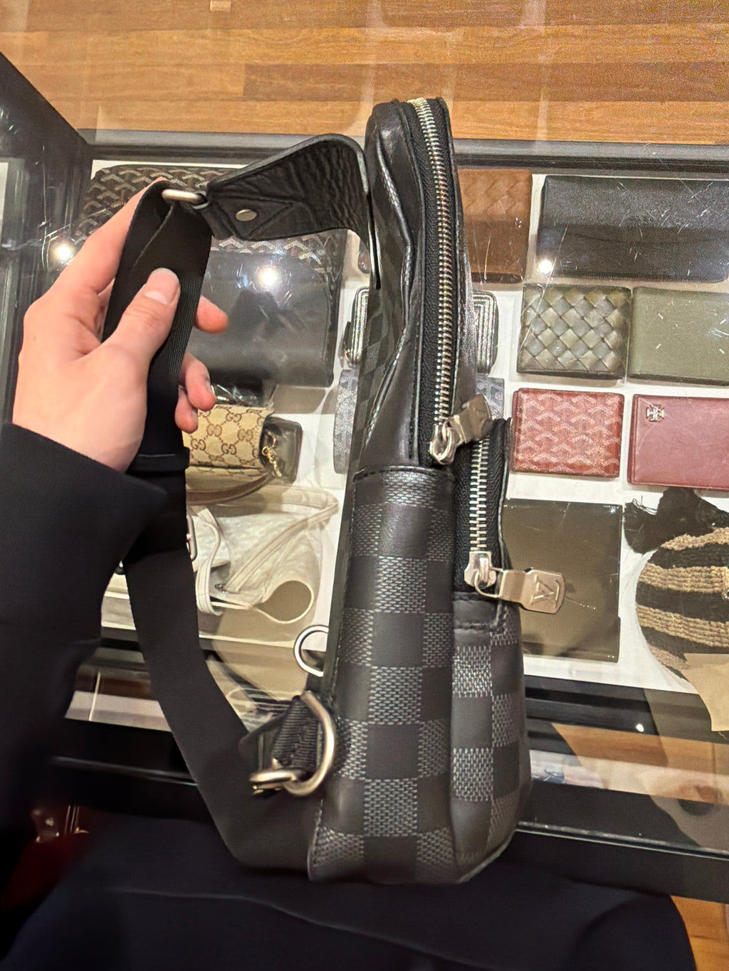 Louis Vuitton Damier Avenue Slingbag