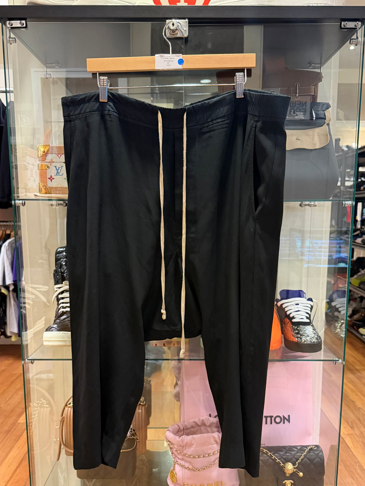 Rick Owens Drop Crotch Capri
Shorts - Black