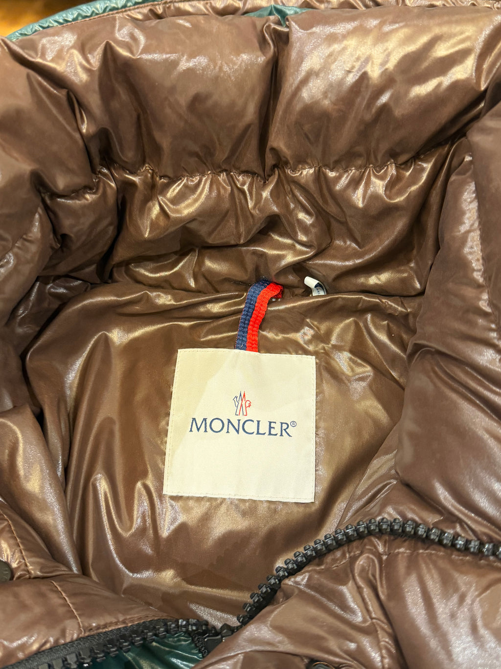 Moncler Parana Down Puffer
Jacket - Green/Brown