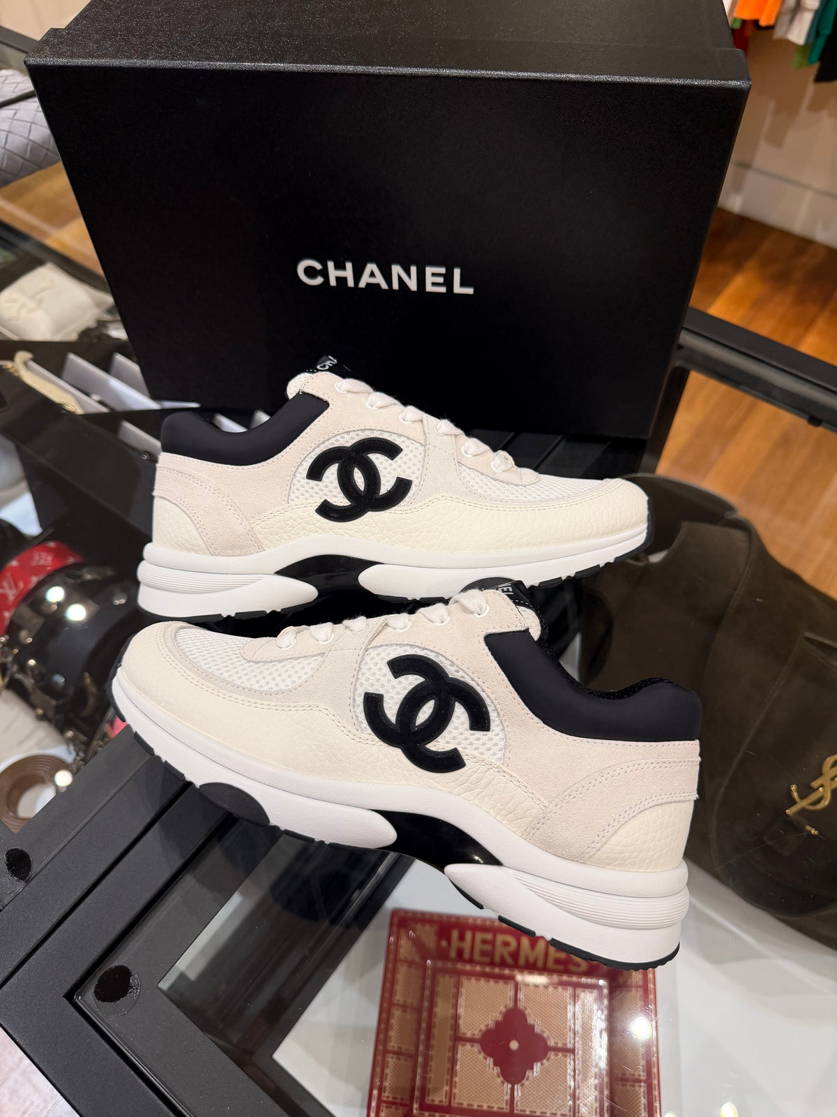 Chanel CC Logo Trainer White / Black
