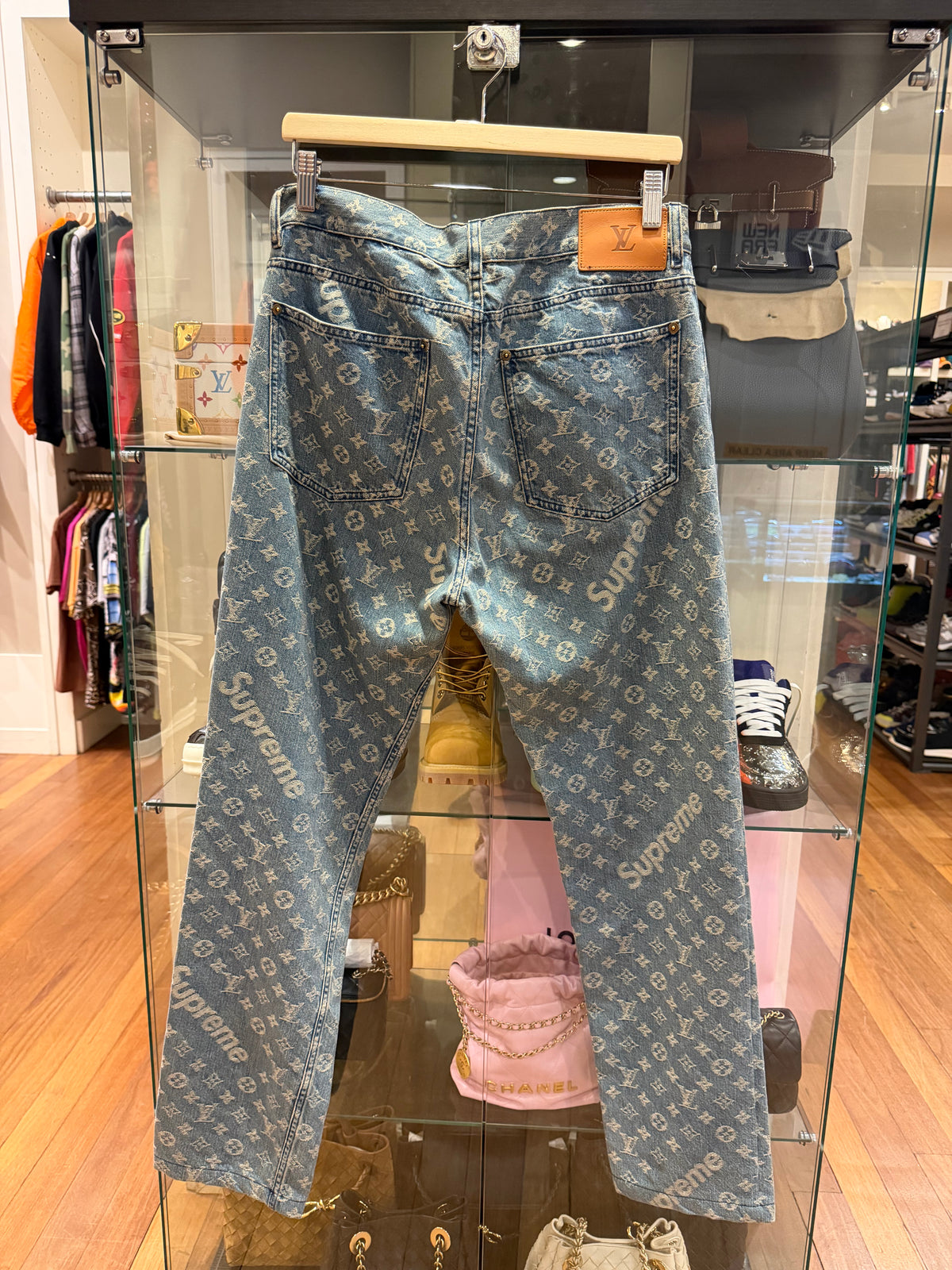 Louis Vuitton x Supreme
Jacquard Monogram Denim
Jeans