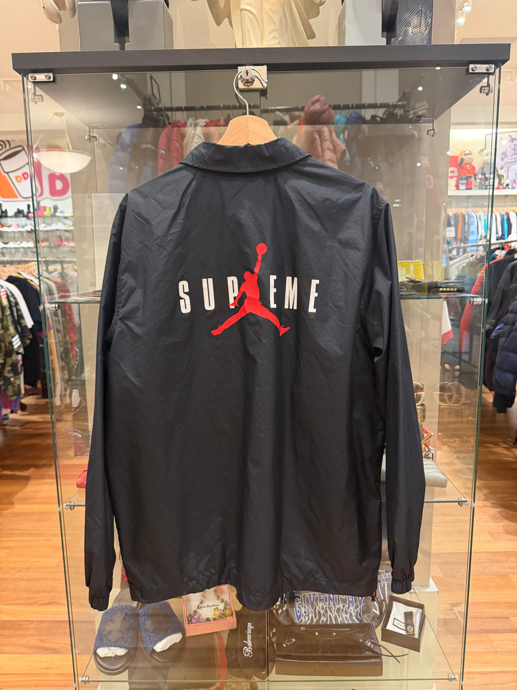 Supreme x Jordan
Coaches Jacket - Black