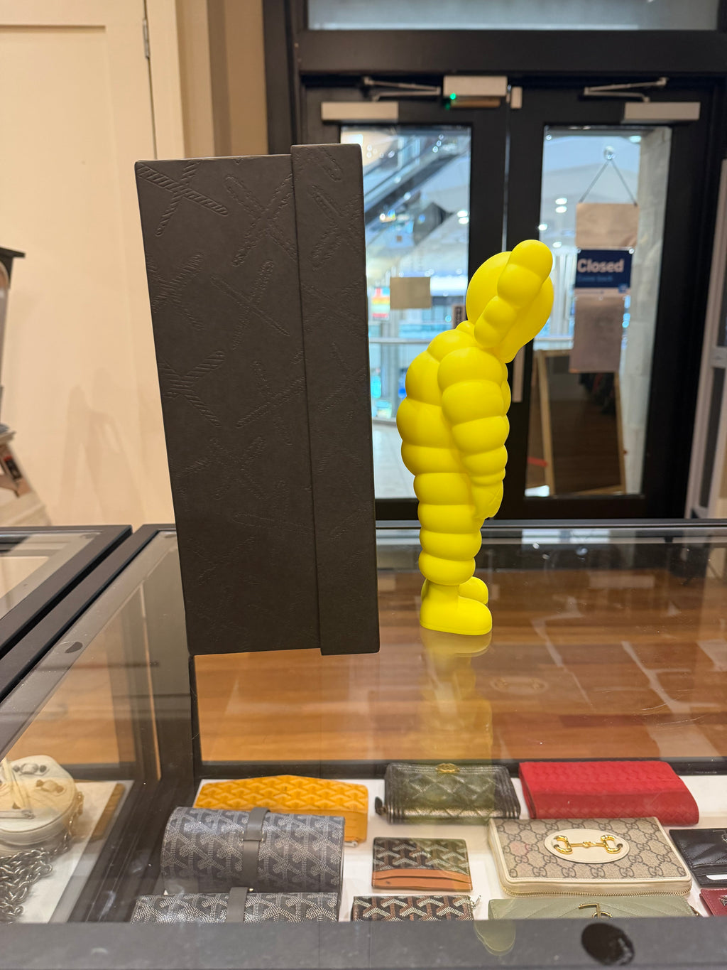 Kaws Open Edition What Party Figure - Neon