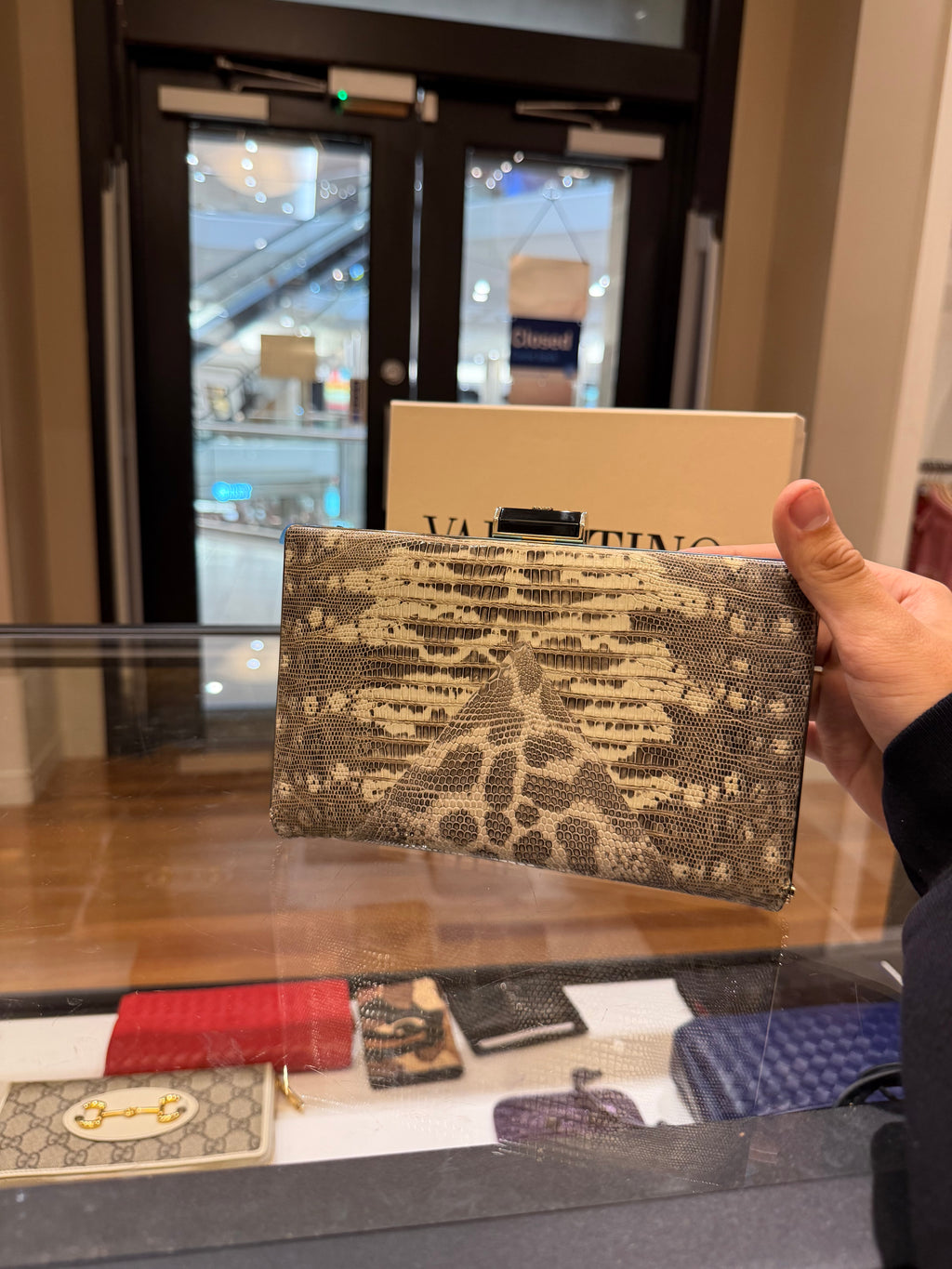 Valentino Garavani Berthe Clutch - Tejus