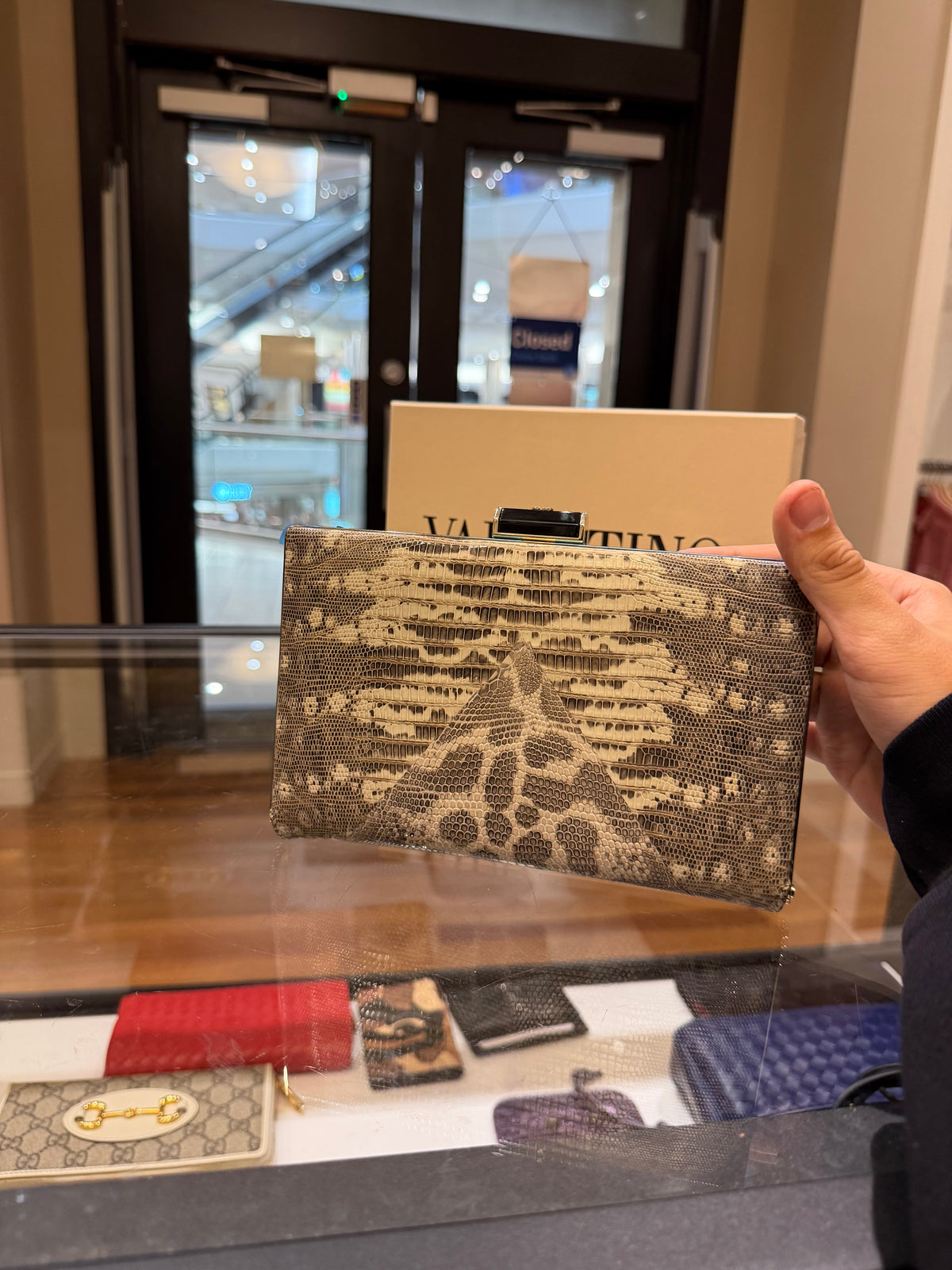 Valentino Garavani Berthe Clutch - Tejus