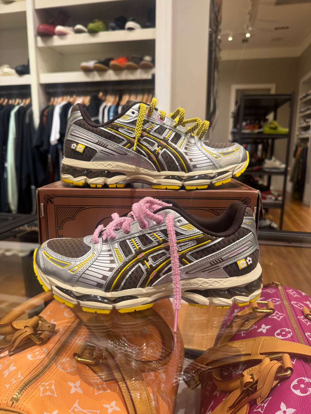VANDYTHEPINK X ASICS
Gel-Kayano 12.1 'Chocolate'